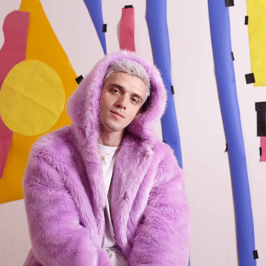 Lauv shares 'Modern Loneliness' video