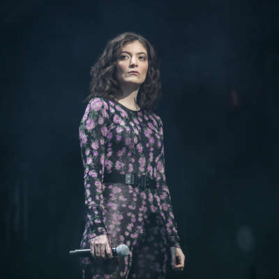 Watch Lorde cover Kanye West in Chicago