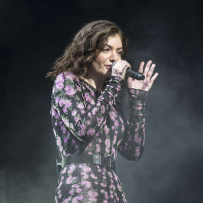 Watch Lorde cover Bruce Springsteen
