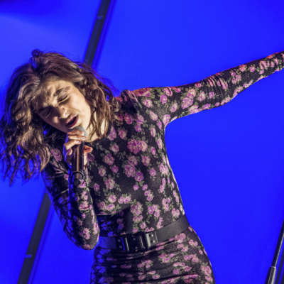 Lorde shines in sunset Glastonbury 2017 slot