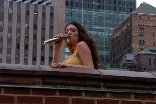 Lorde performs 'Solar Power' on The Late Show with Stephen Colbert