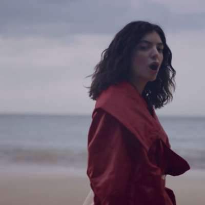 Lorde goes on her hols for ‘Perfect Places’ video