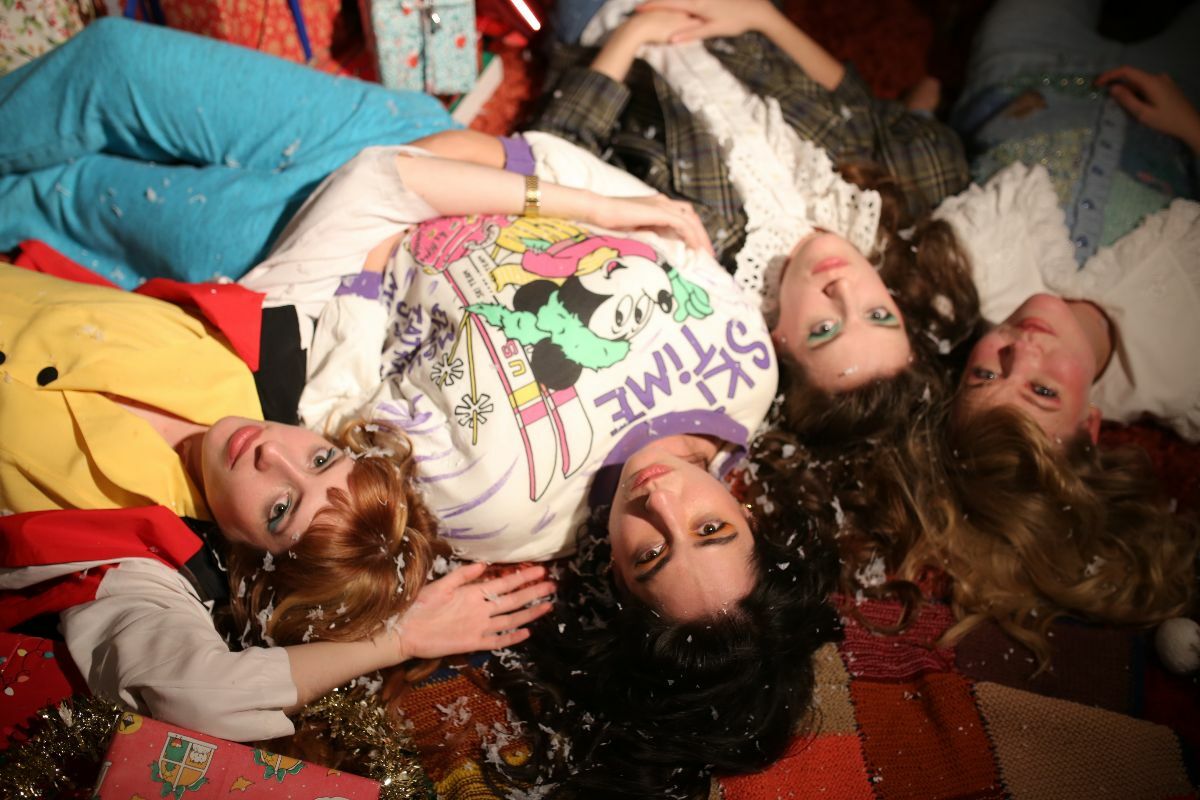 Los Bitchos get into the festive spirit in 'Los Chrismos' video - Vimarsana News