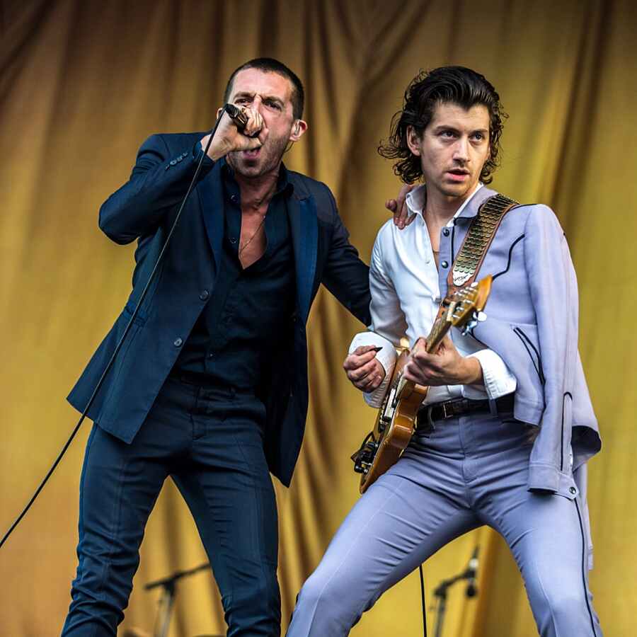 Watch Alex Turner joining Miles Kane on stage in Paris