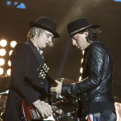 The Libertines return in smoky, shambolic style at Reading 2015