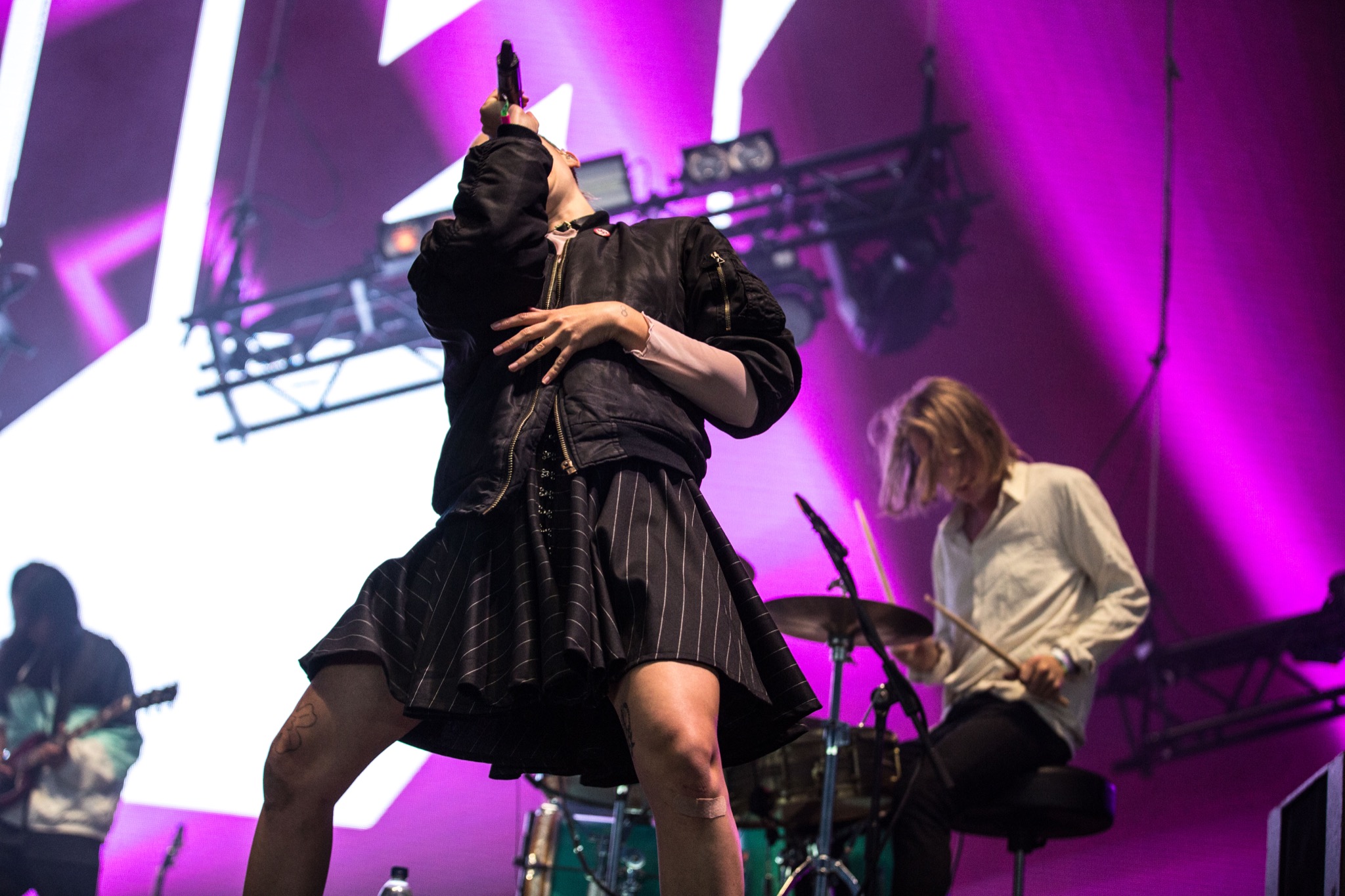 MØ brings pandemonium to Glastonbury 2016