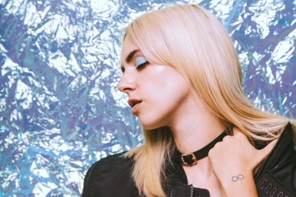 MØ covers Liss at BBC Radio 1’s Maida Vale