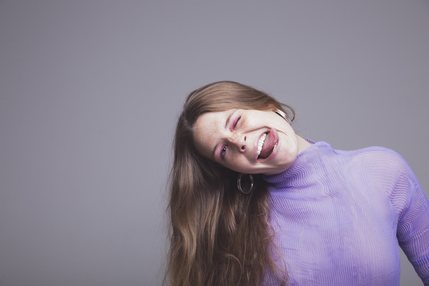 Watch Maggie Rogers And Sharon Van Etten Cover Sheryl Crow Diy