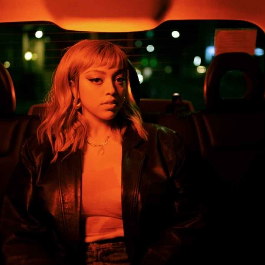 Mahalia unveils new single 'In The Club'