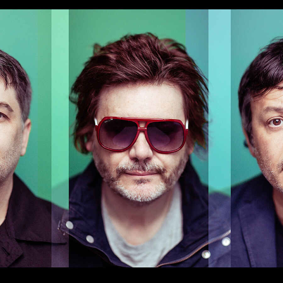 Manic Street Preachers share 'Complicated Illusions' video