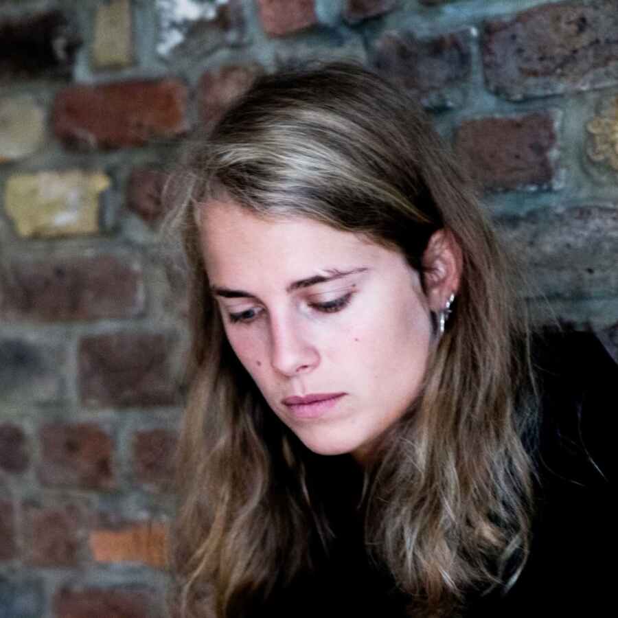 Marika Hackman returns with ‘i’m not where you are’
