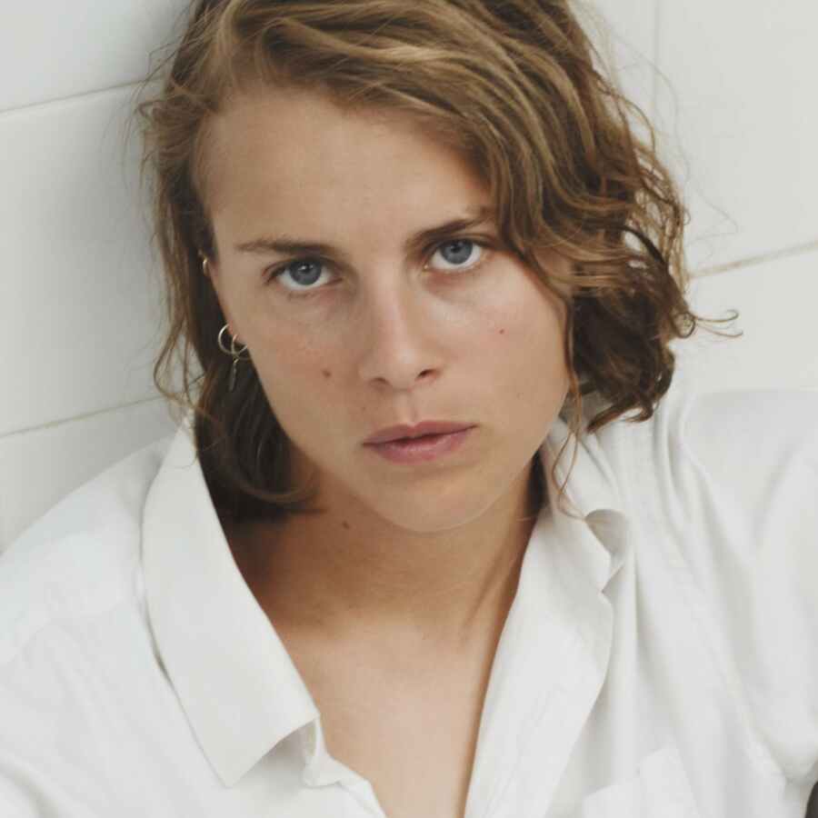 Marika Hackman shares two new ‘Covers’