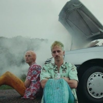 Mellah teams up with pals for 'Hitchin' video