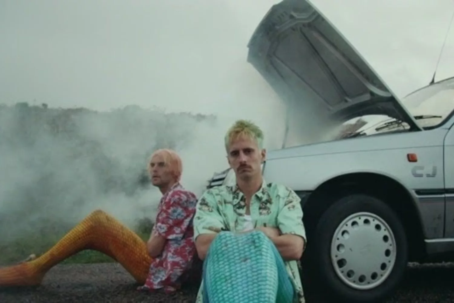 Mellah teams up with pals for 'Hitchin' video