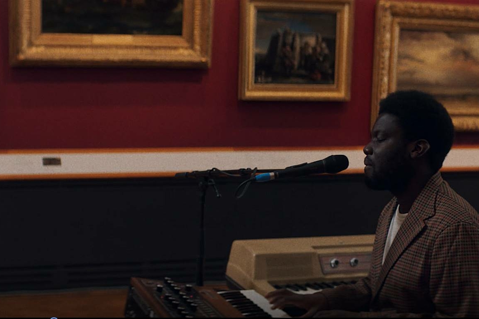 Michael Kiwanuka performs 'Solid Ground' at V&A Museum