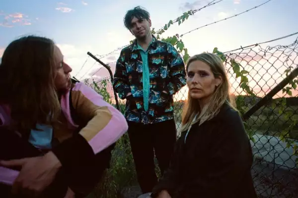 Middle Kids share new track 'Cellophane (Brain)'