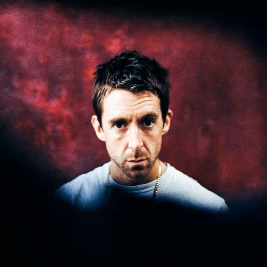 Miles Kane shares tubthumping new video 'Can You See Me Now'