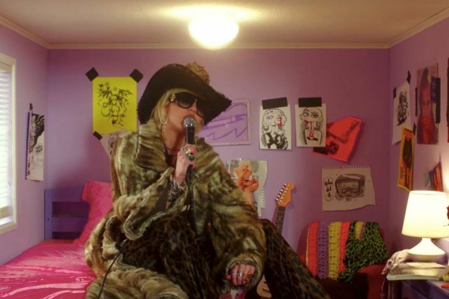 Miley Cyrus covers Mazzy Star’s ‘Fade Into You’