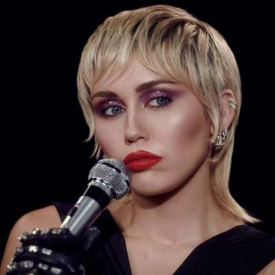 Miley Cyrus covers The Cranberries and The Cure