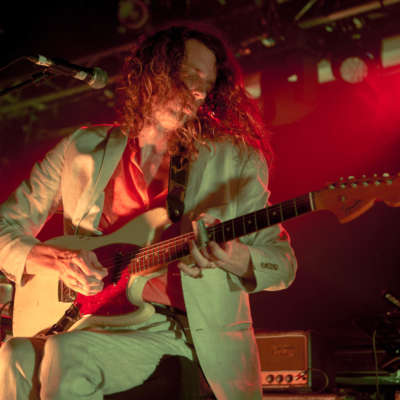 Mystery Jets talk their Kaleidoscope set: “A magician never reveals what’s behind his curtain”