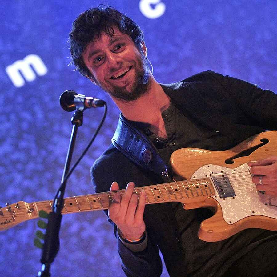The Maccabees' Felix White steps in for injured Yannis for Foals' Mercury Prize performance