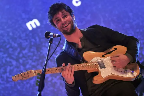 The Maccabees' Felix White steps in for injured Yannis for Foals' Mercury Prize performance