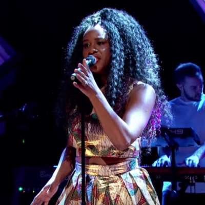 Watch Nao, The Last Shadow Puppets & more do Jools