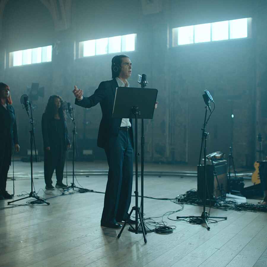 Nick Cave releases performance clip of 'Earthlings'
