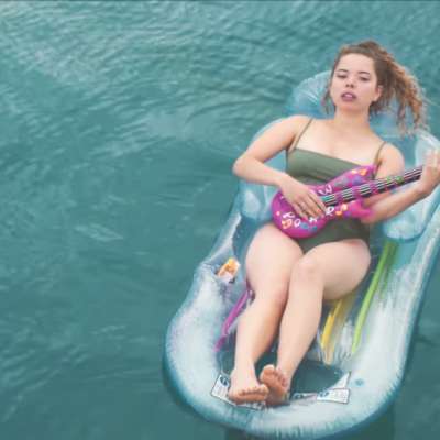 Explore the seaside with Nilüfer Yanya in her ‘Baby Luv’ video