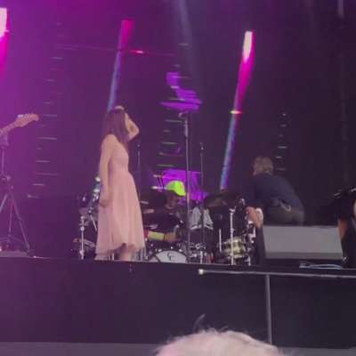 Chvrches’ Lauren Mayberry joins The National on stage at Austin City Limits