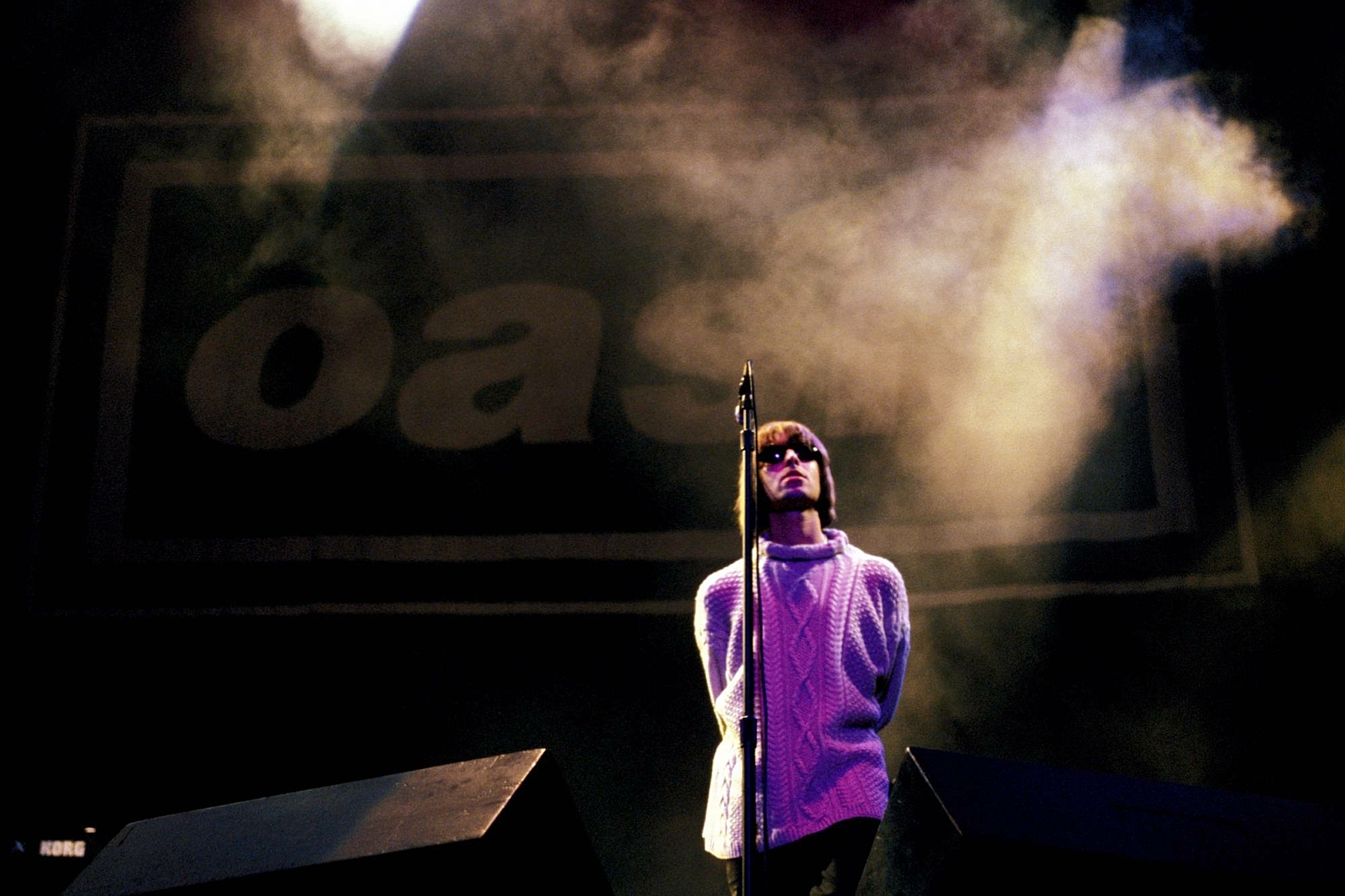 Watch a never-seen-before clip of Oasis playing 'Live Forever' at Knebworth