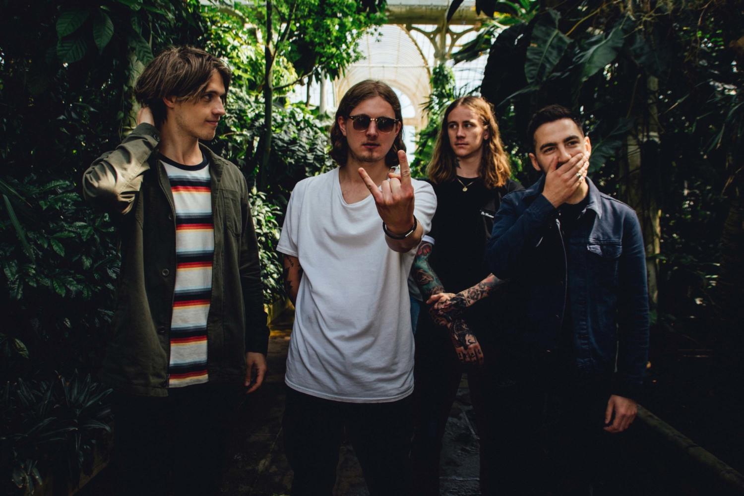 Para Alta’s new single ‘Turn The Lights Out’ is a brilliant rush of blood