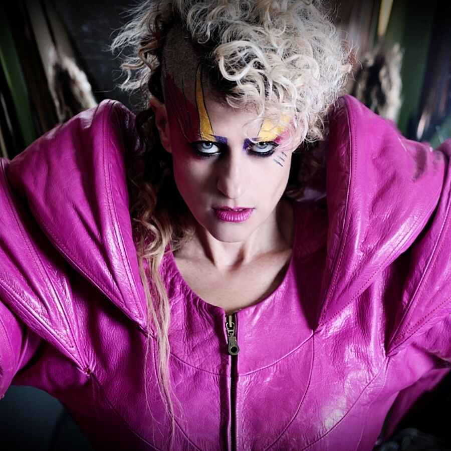 Peaches teams up with Yeah Yeah Yeahs' Nick Zinner for 'Bodyline'