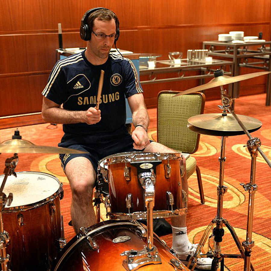 Watch drumming sensation Petr Cech cover Incubus’ ‘Anna Molly’