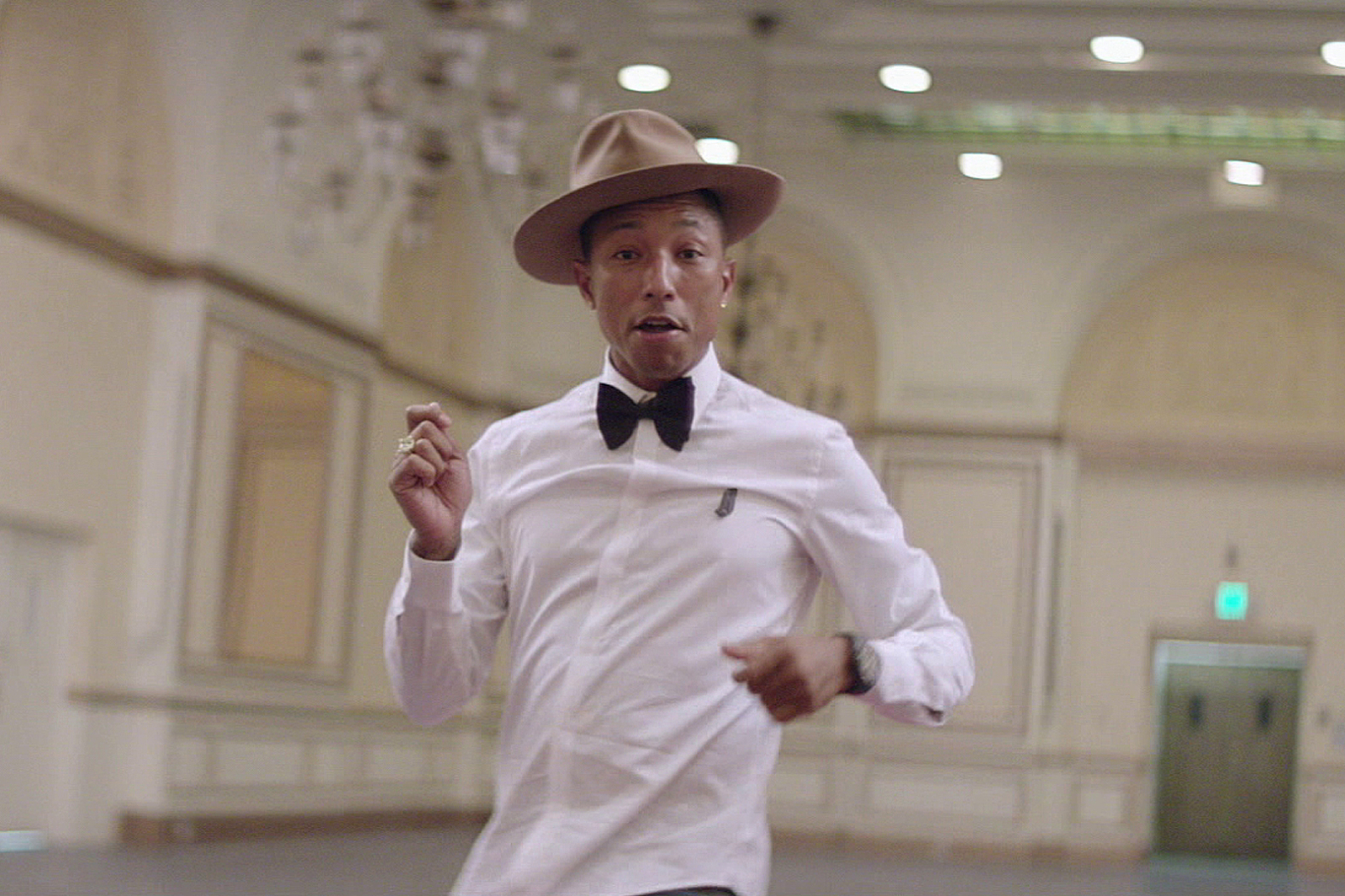 Happy by pharrell williams. Happy Фаррелл Уильямс. Pharrell Williams Happy обложка. Pharrell Williams фото Happy. Трек Happy Pharrell Williams.