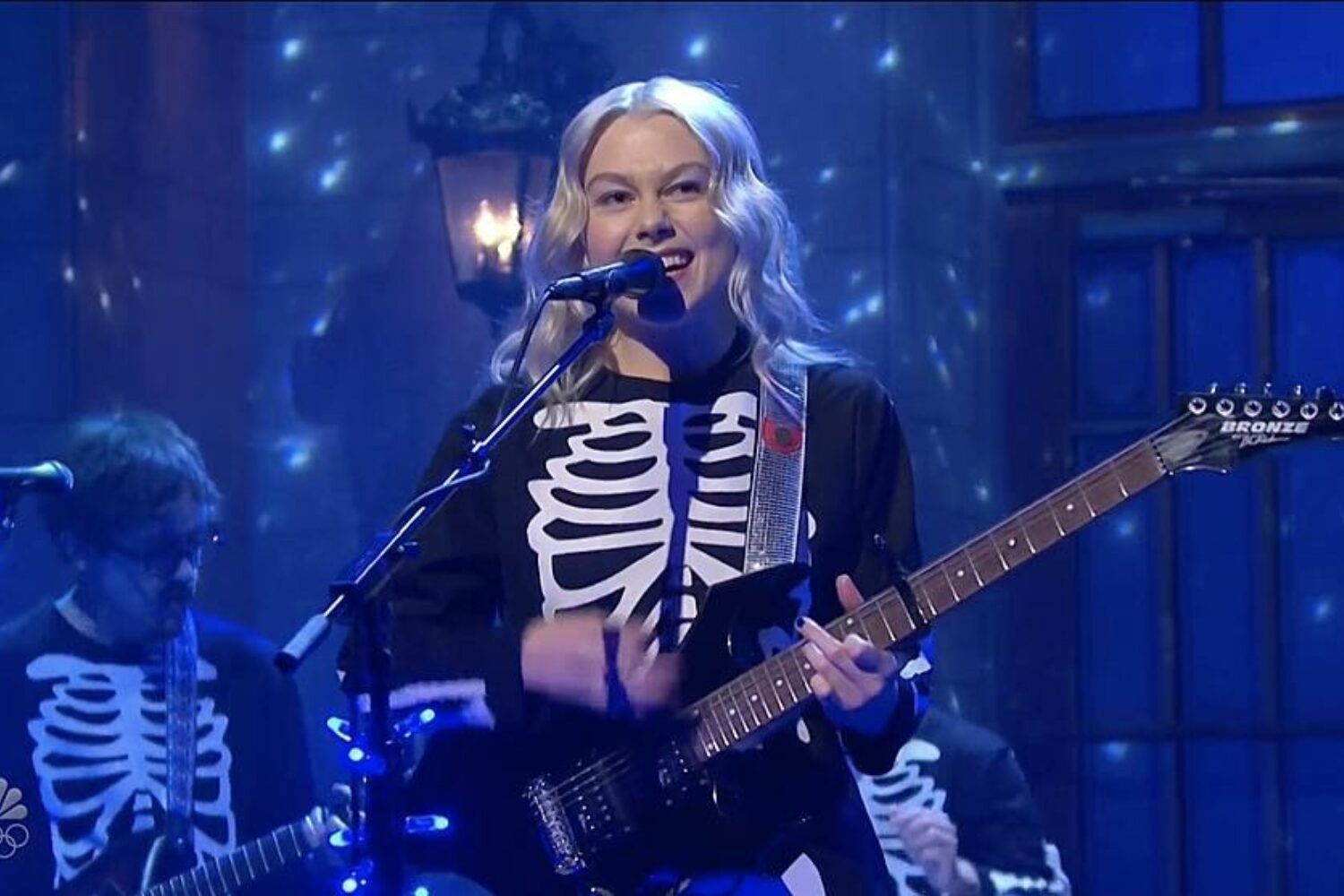 Phoebe Bridgers performs ‘Kyoto’ and ‘I Know The End’ on SNL