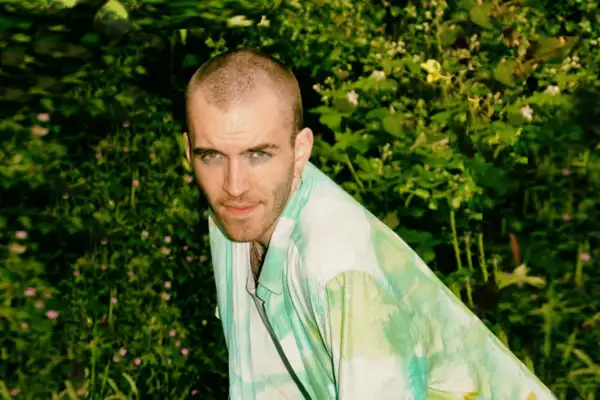 Pizzagirl shares sunshine-soaked new song 'dennis'
