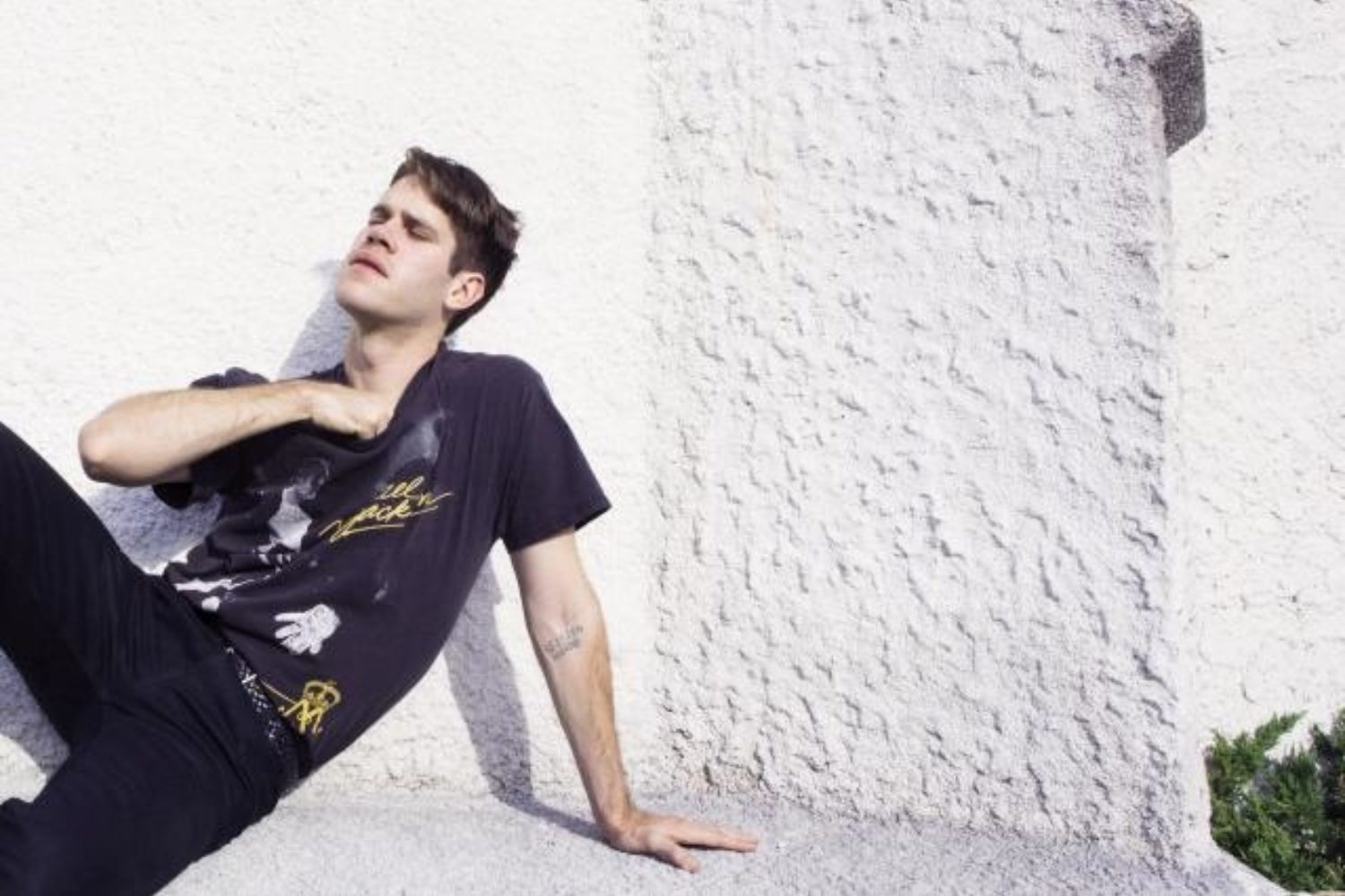 Porches signs to Domino, shares 'Hour' track