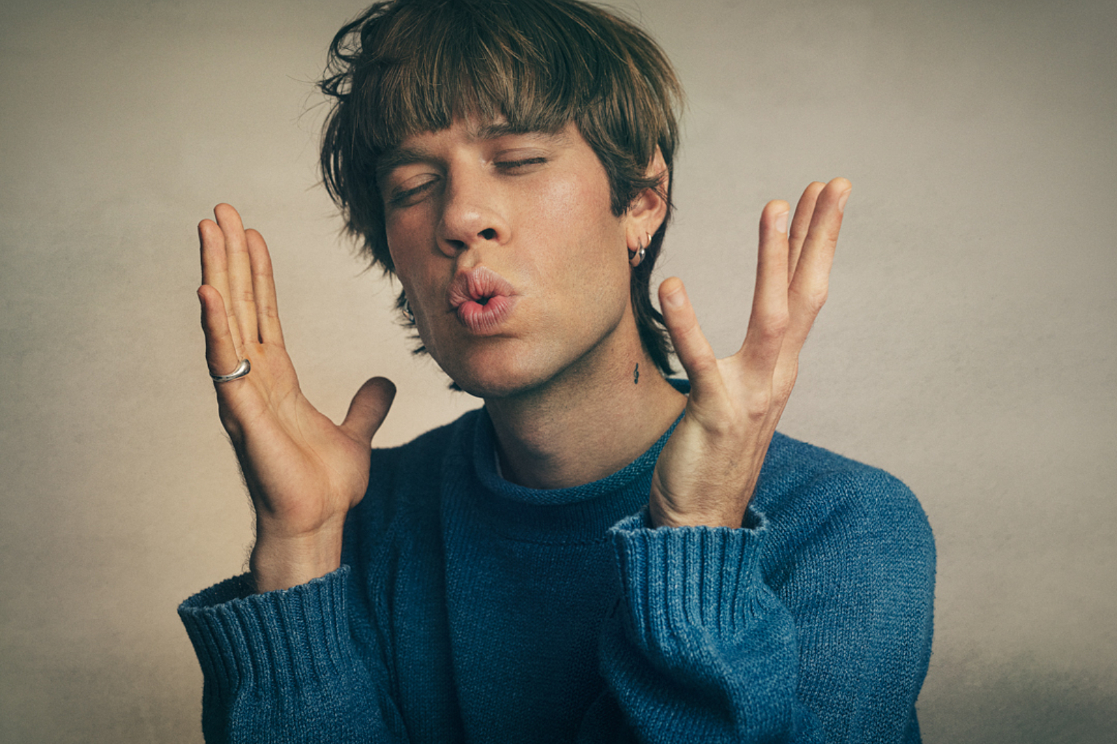 Porches announces new album 'All Day Gentle Hold !'
