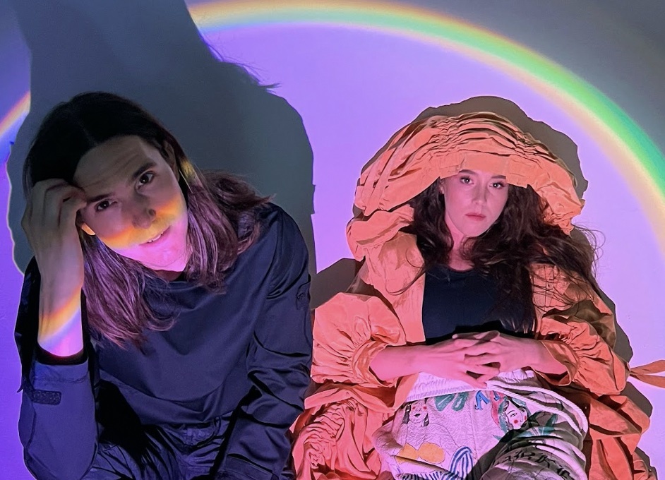 Purity Ring announce 'Graves' EP - Vimarsana News