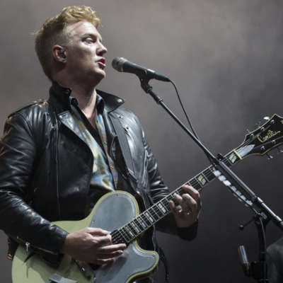 Watch Queens Of The Stone Age mash up ‘Feel Good Hit Of The Summer’ and Foo Fighters’ ‘Everlong’ at Cal Jam