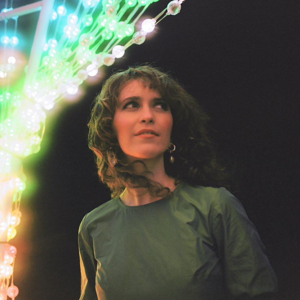 Rae Morris returns with 'No Woman Is An Island' - Vimarsana News