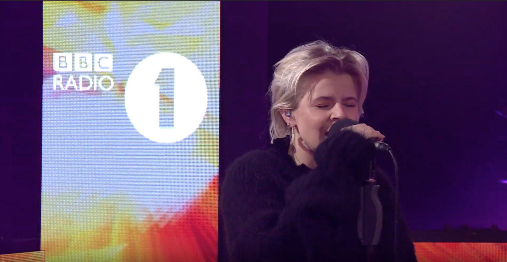 Robyn covers ‘Last Christmas’ and performs ‘Honey’ in the Live Lounge