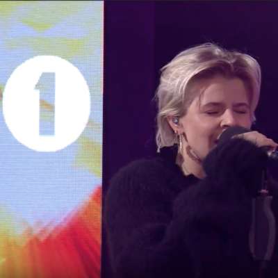 Robyn covers ‘Last Christmas’ and performs ‘Honey’ in the Live Lounge