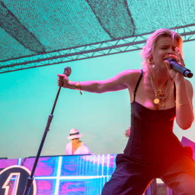 Robyn announces Madison Square Garden show