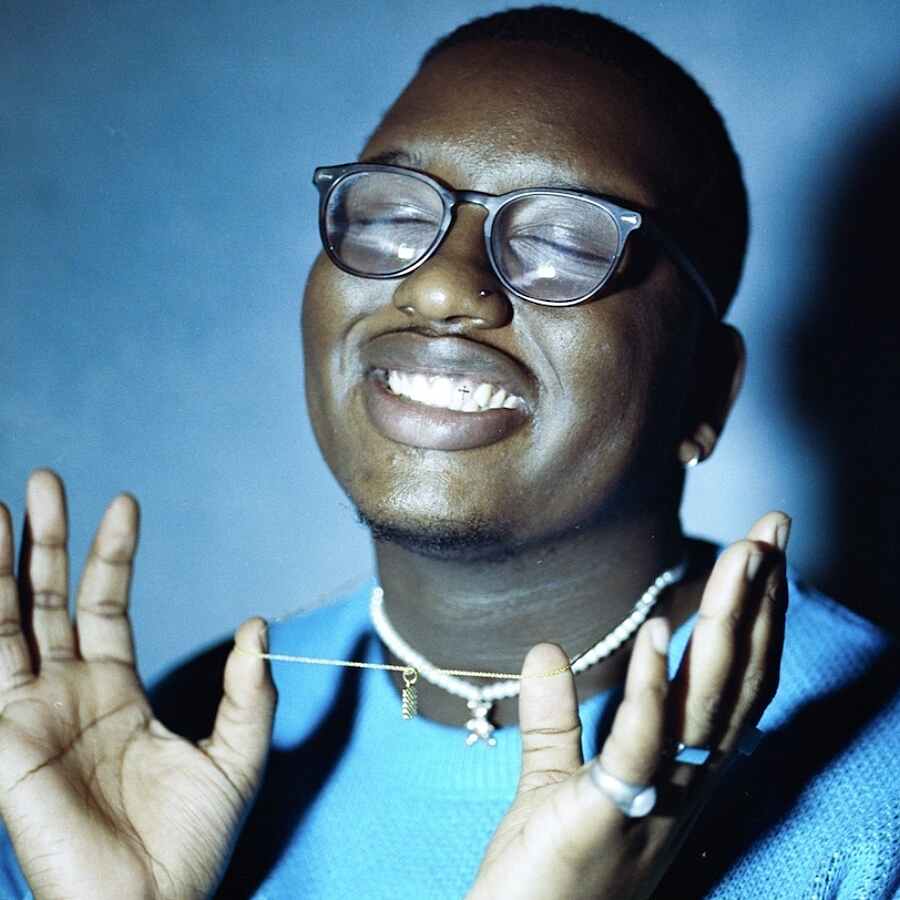 SIPHO. announces new EP 'She Might Bleed'