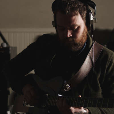See Scott Hutchison perform Frightened Rabbit’s ‘Poke’ on US television