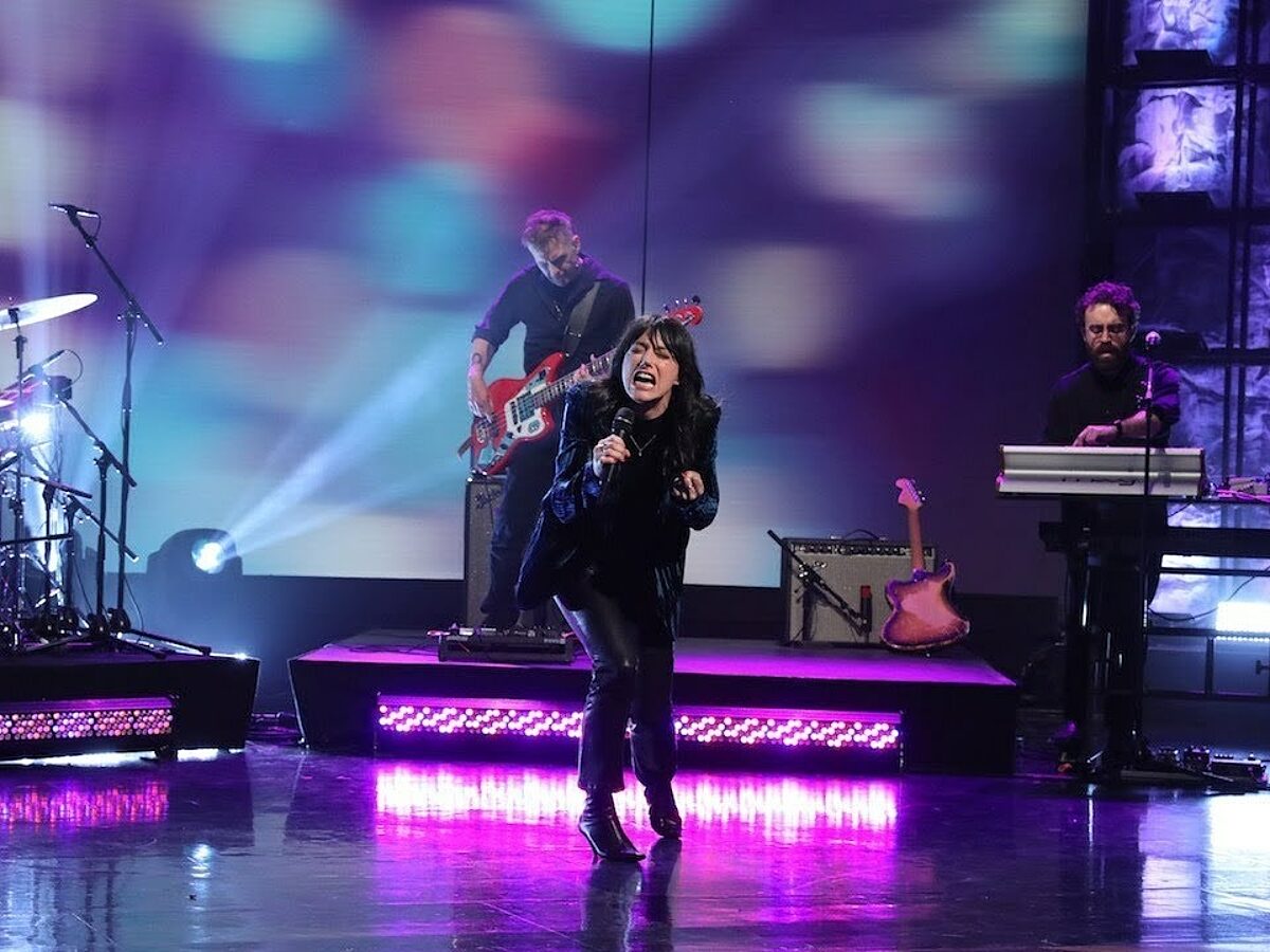 Watch Sharon Van Etten bring 'Seventeen' to Ellen DIY Magazine