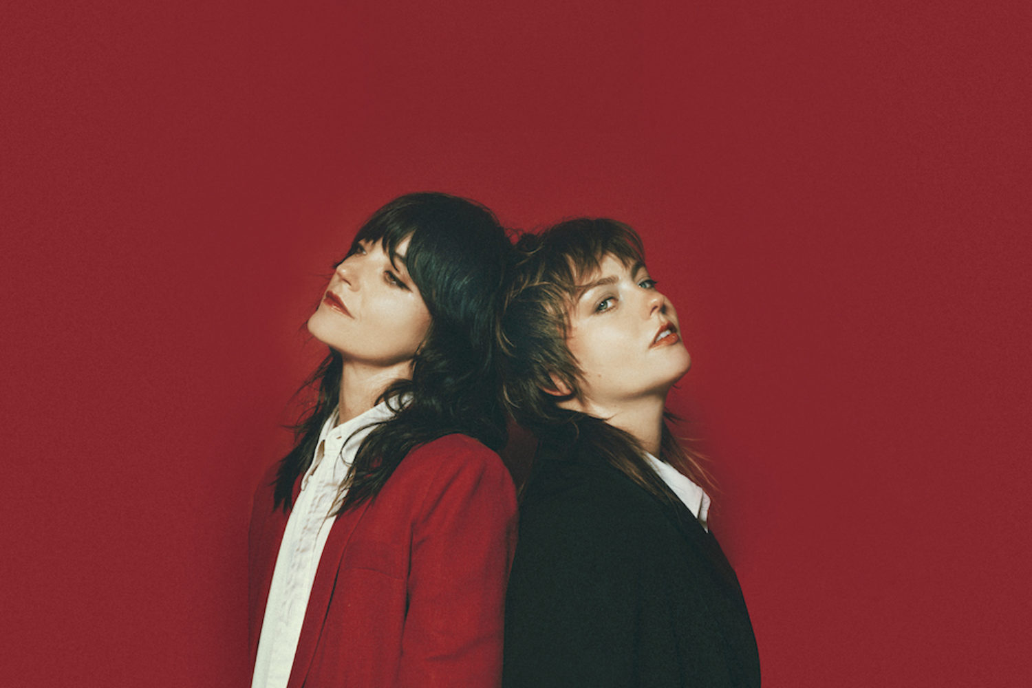 Sharon Van Etten and Angel Olsen perform 'Like I Used To' on Jimmy Fallon