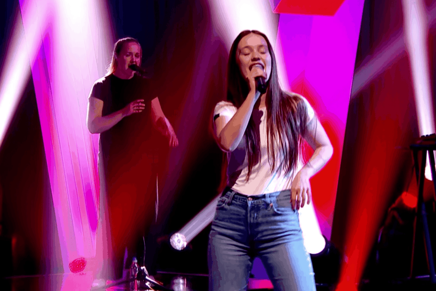 Watch Sigrid, Octavian and more play Jools Holland